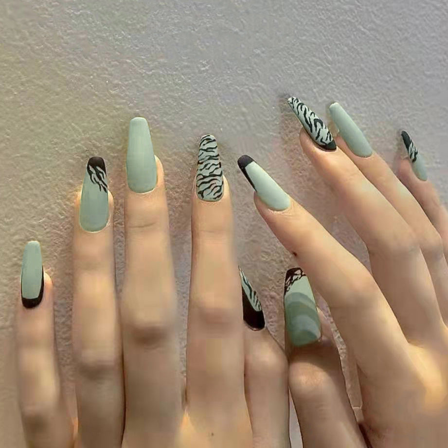 Matte Light Green Black Ripple Press On Nails